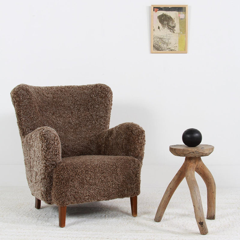 STYLISH DANISH CABINET MAKER LOUNGE CHAIR IN LUXURIOUS  SHEEPSKIN