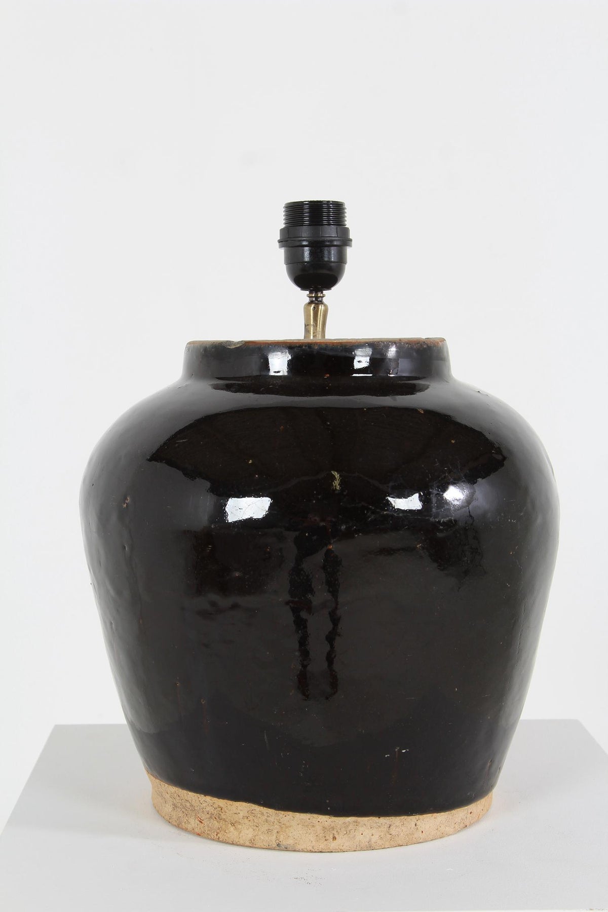 CHINESE BLACK GLAZED WATER POT TABLE LAMP WITH BELGIUM LINEN EMPIRE SHADE