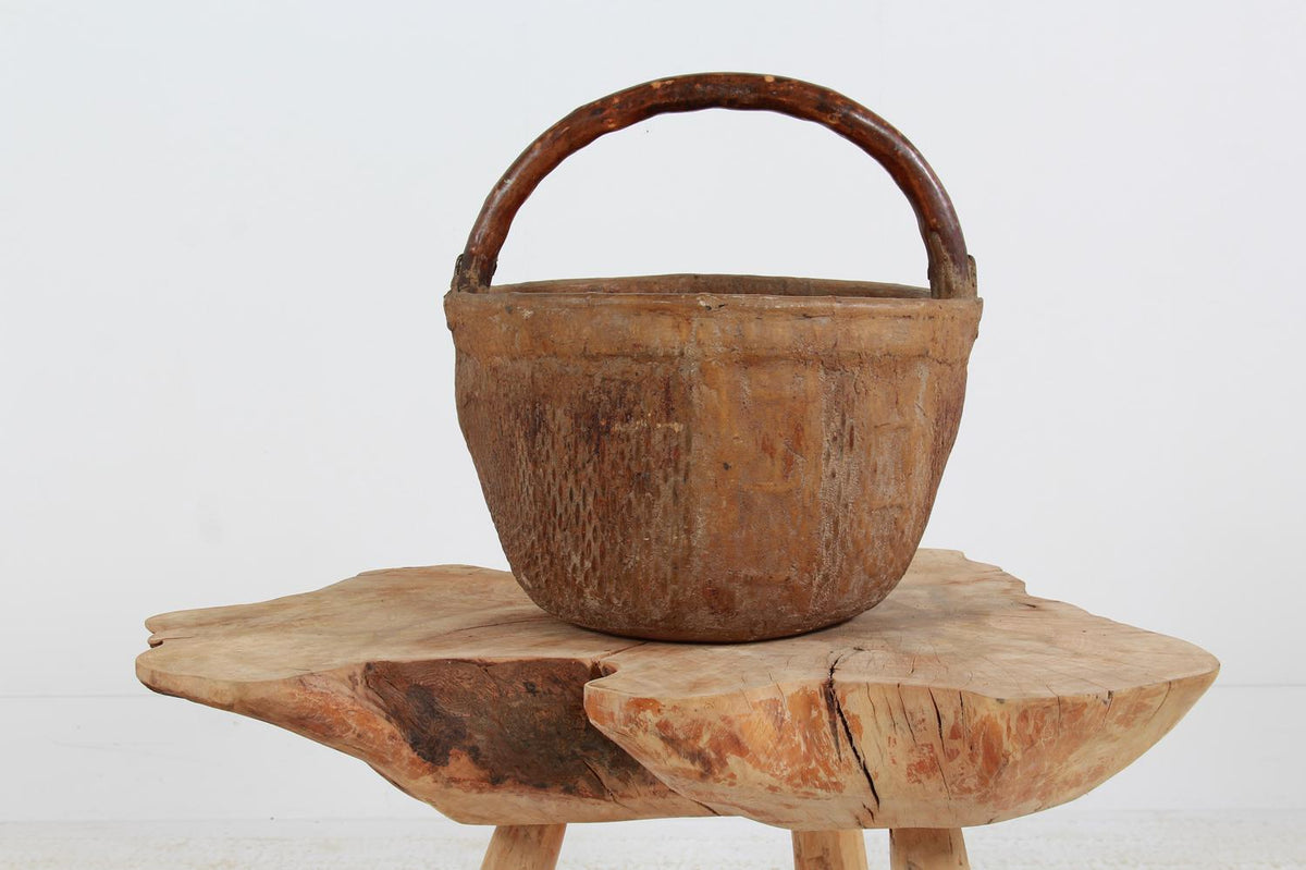 WONDERFUL RUSTIC XXL  CHINESE 19THC ANTIQUE WOVEN RICE BASKET WITH TREE BRANCH HANDLE
