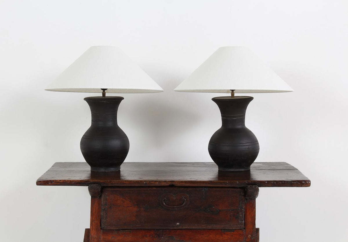 PAIR OF CHINESE HAN-STYLE LAMPS WITH HANDMADE BELGIAN WHITE LINEN SHADES