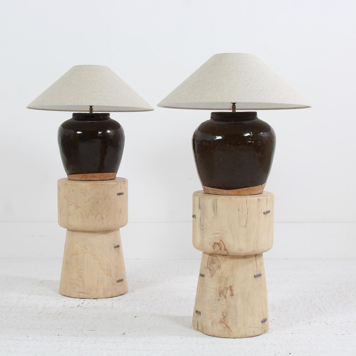 A NEAR PAIR OF UNIQUE ANTIQUE CHINESE STORAGE JAR TABLE LAMPS WITH  LINEN SHADES