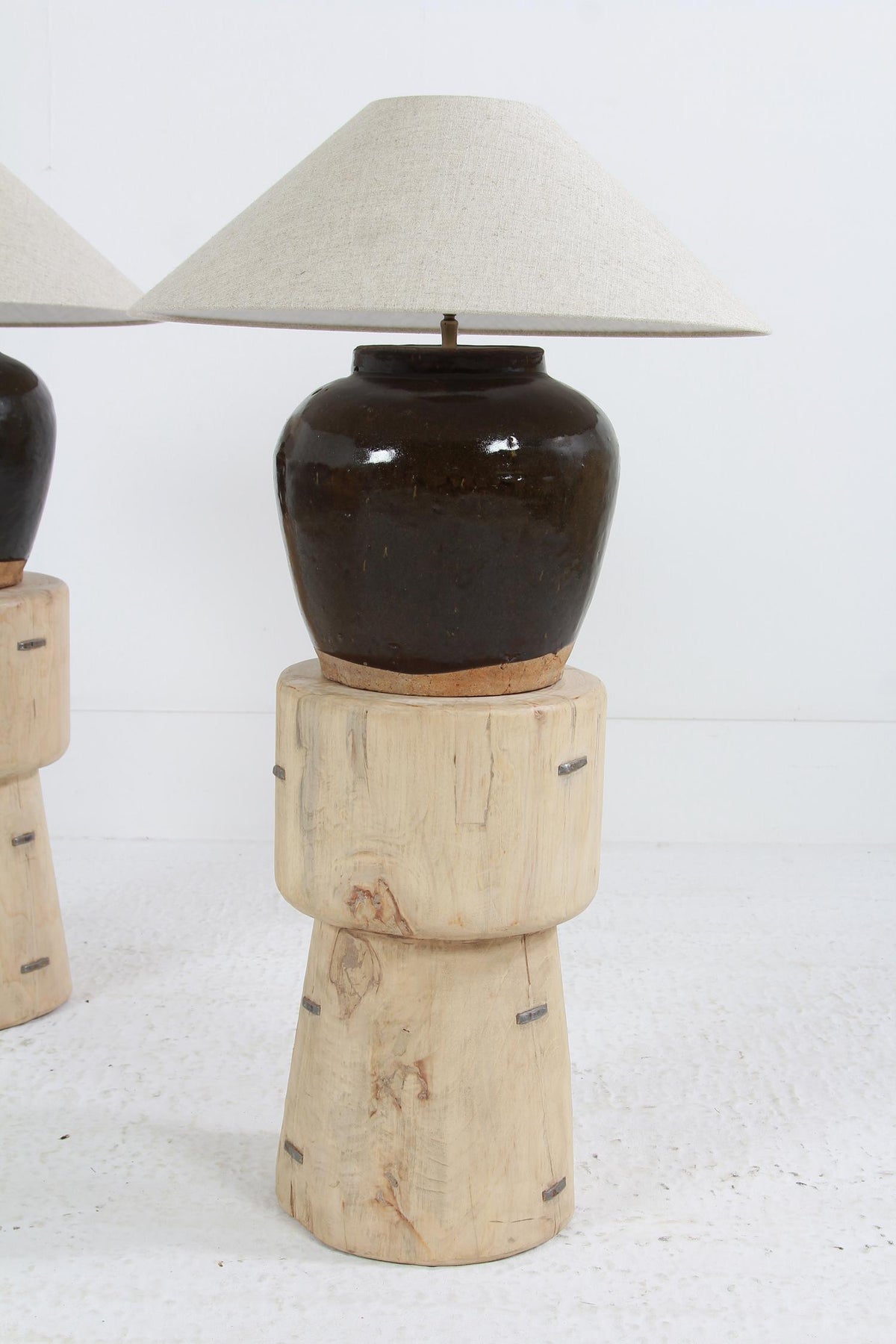 A NEAR PAIR OF UNIQUE ANTIQUE CHINESE STORAGE JAR TABLE LAMPS WITH  LINEN SHADES