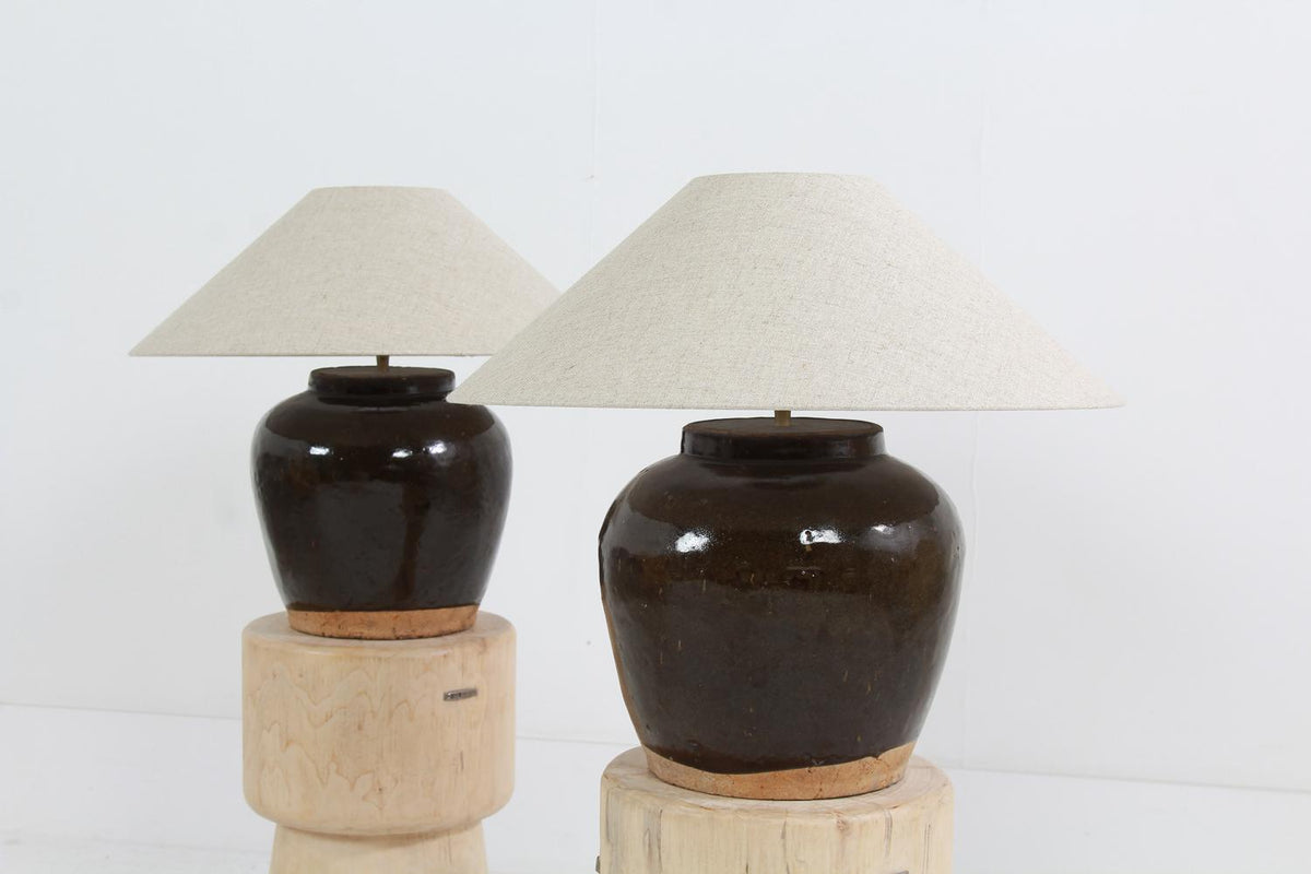 A NEAR PAIR OF UNIQUE ANTIQUE CHINESE STORAGE JAR TABLE LAMPS WITH  LINEN SHADES