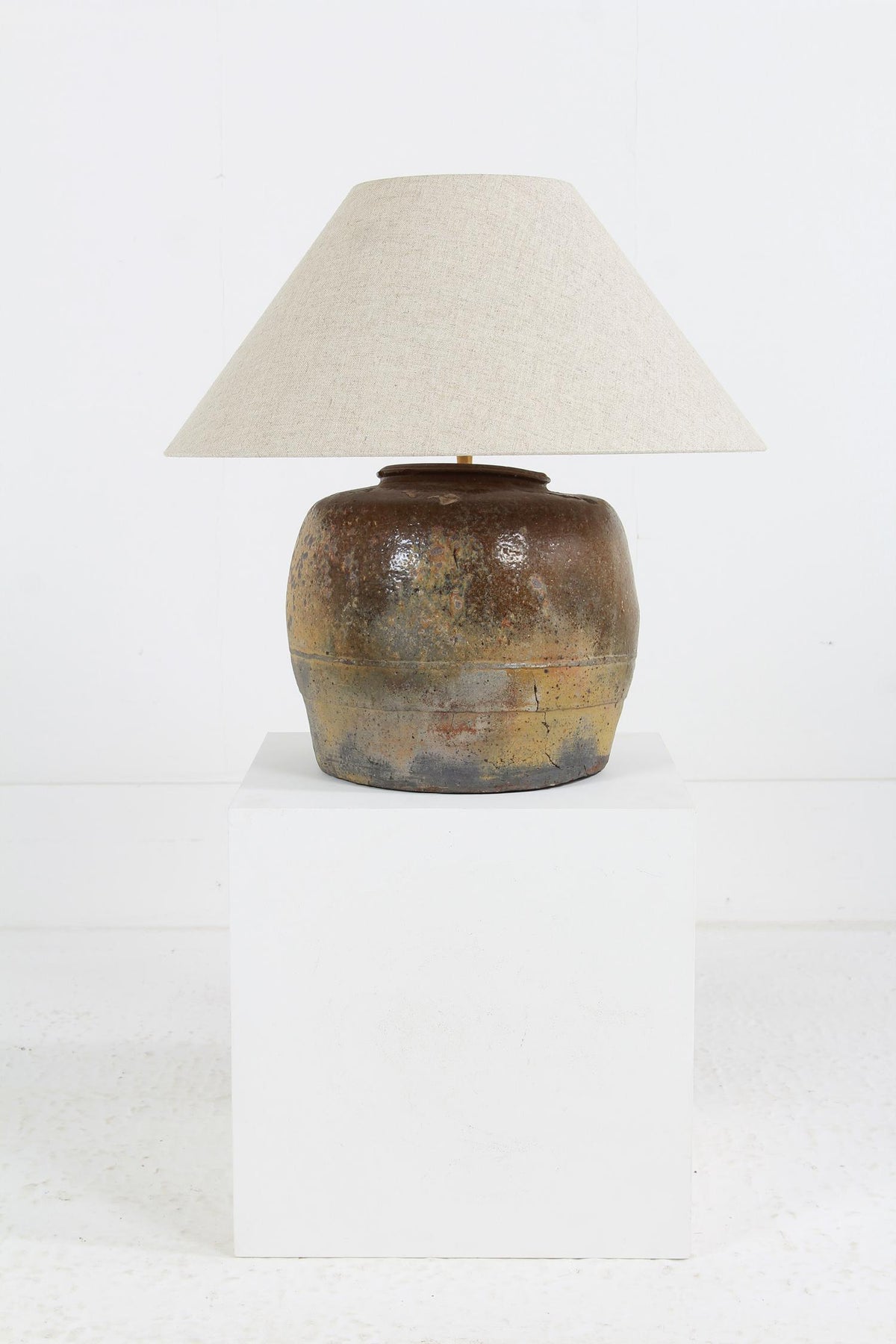 BEAUTIFUL ANTIQUE CHINESE TABLE LAMP WITH NATURAL LINEN EMPIRE SHADE