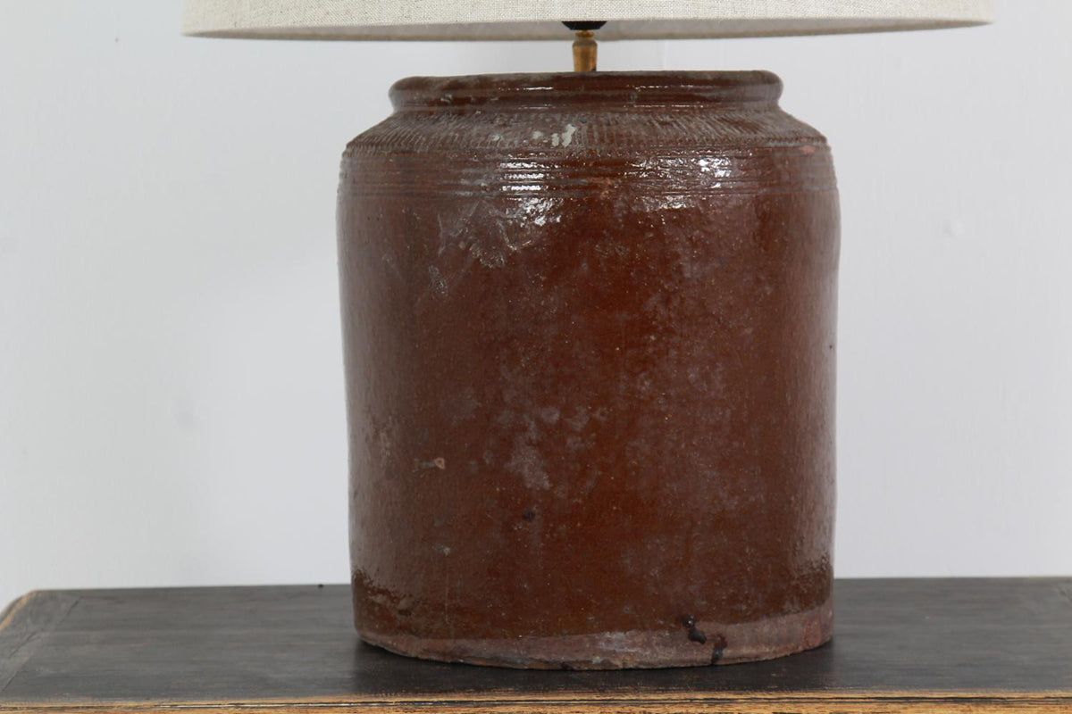 LARGE CHINESE BROWN GLAZED ANTIQUE WATER POT LAMP WITH NATURAL LINEN DRUMSHADE