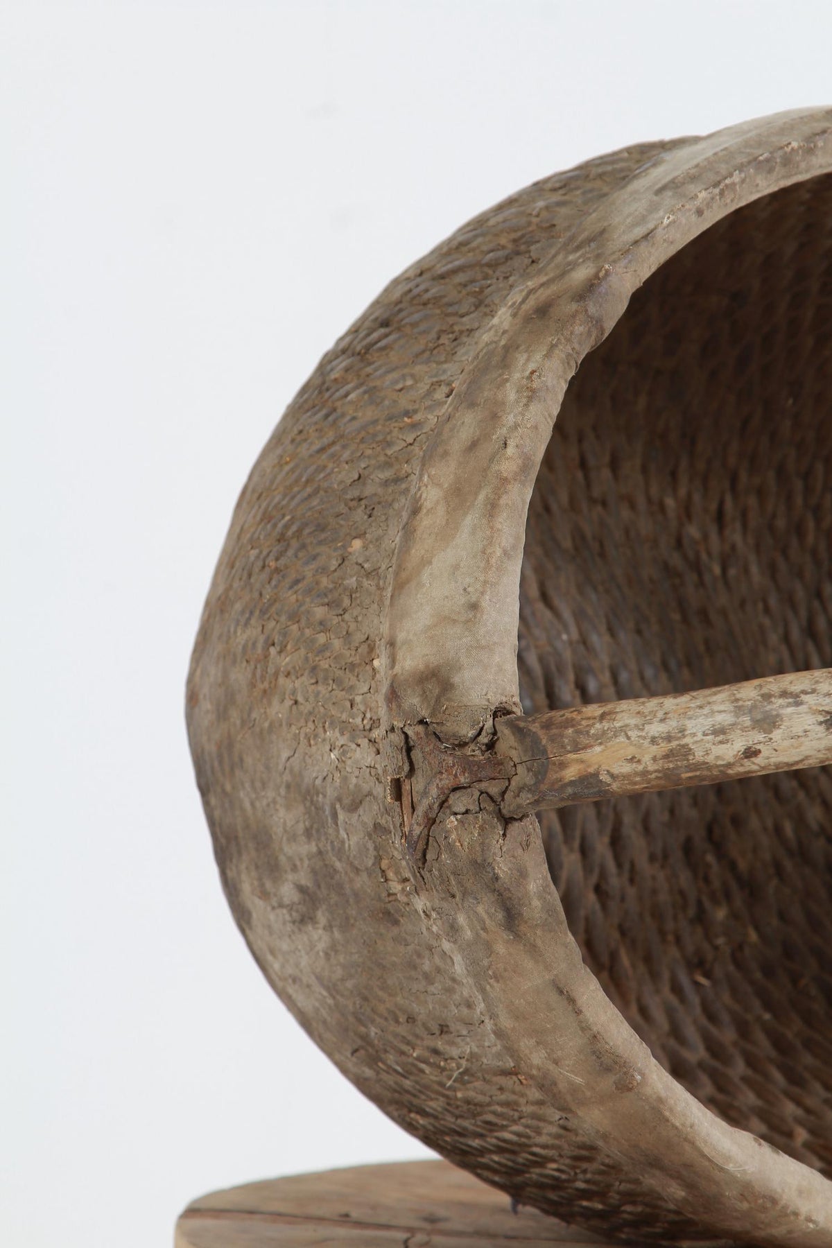 WONDERFUL RUSTIC CHINESE 19THC ANTIQUE WOVEN RICE BASKET WITH TREE BRANCH HANDLE