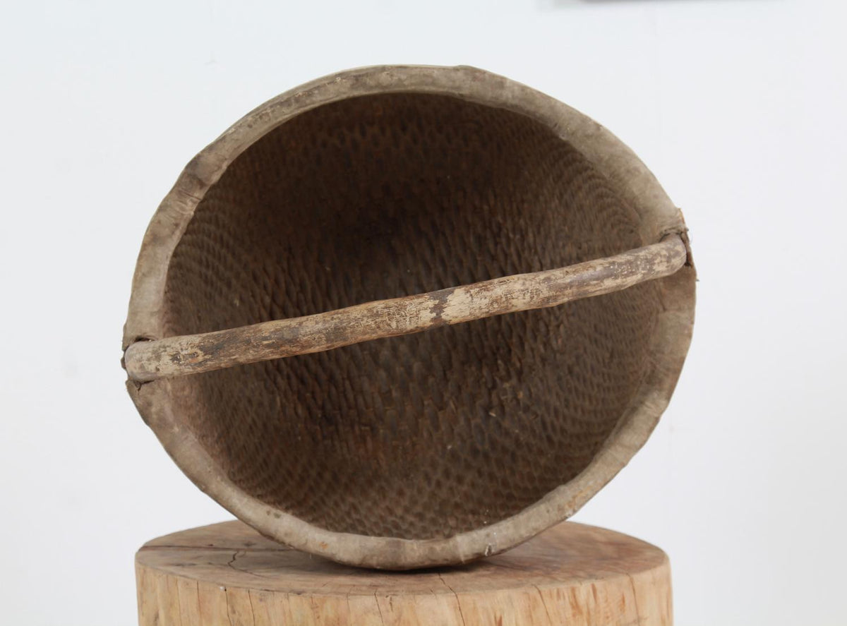 WONDERFUL RUSTIC CHINESE 19THC ANTIQUE WOVEN RICE BASKET WITH TREE BRANCH HANDLE