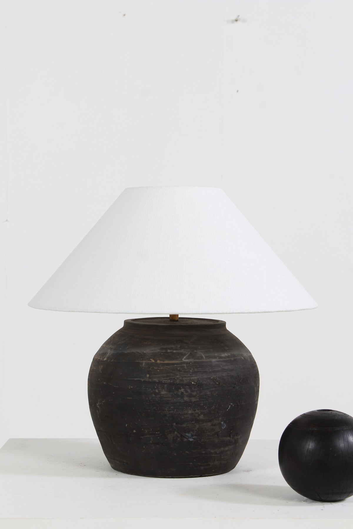 CHARMING BLACK UNGLAZED POTTERY TABLE  LAMP WITH WHITE EMPIRE LINEN SHADE