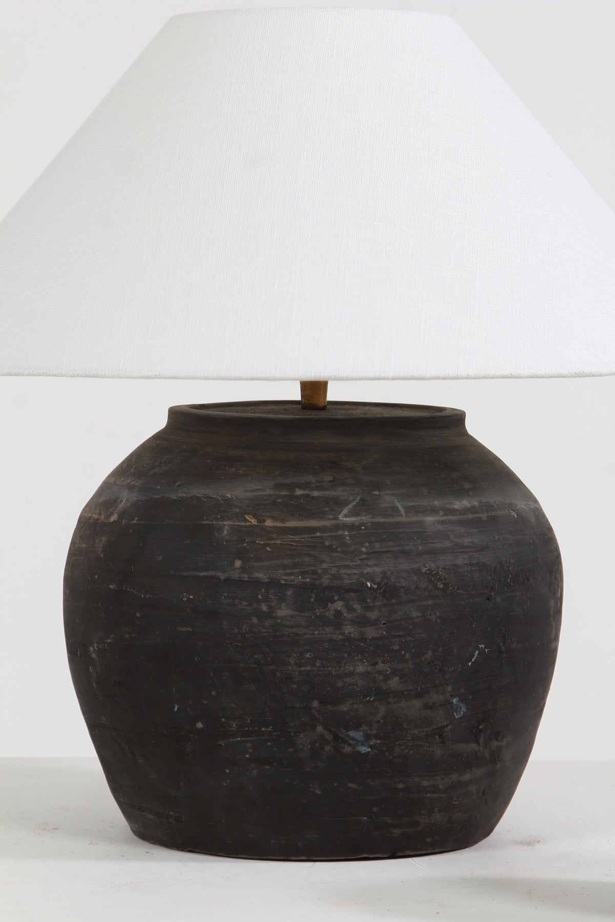 CHARMING BLACK UNGLAZED POTTERY TABLE  LAMP WITH WHITE EMPIRE LINEN SHADE