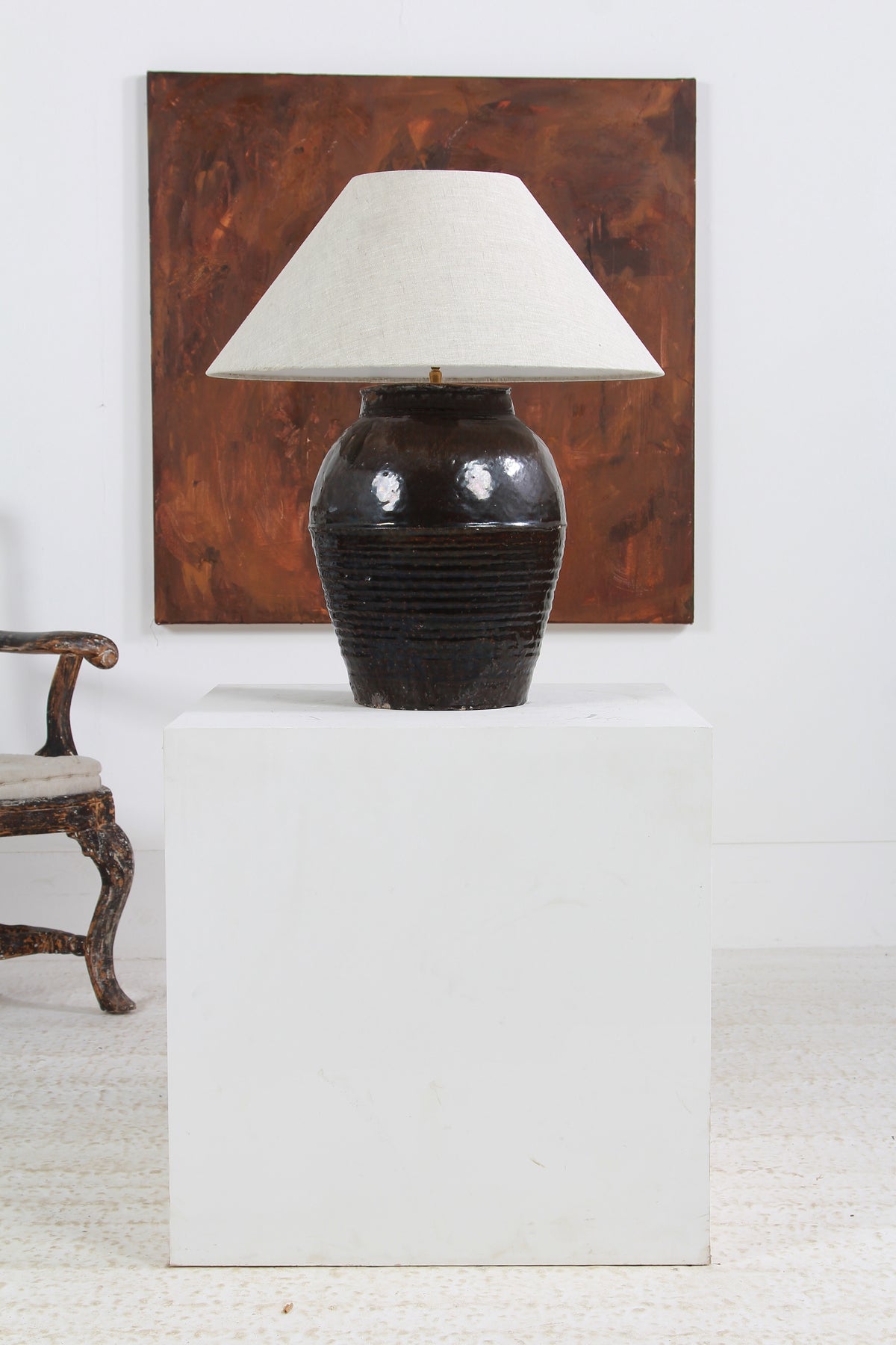 BEAUTIFUL ANTIQUE CHINESE TABLE LAMP WITH NATURAL BELGIUM NATURAL LINEN SHADE