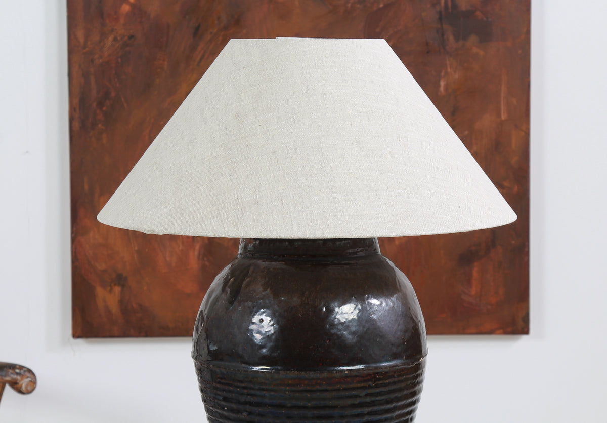 BEAUTIFUL ANTIQUE CHINESE TABLE LAMP WITH NATURAL BELGIUM NATURAL LINEN SHADE