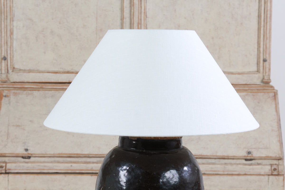 STUNNING ANTIQUE CHINESE TABLE LAMP WITH NATURAL BELGIUM NATURAL LINEN SHADE