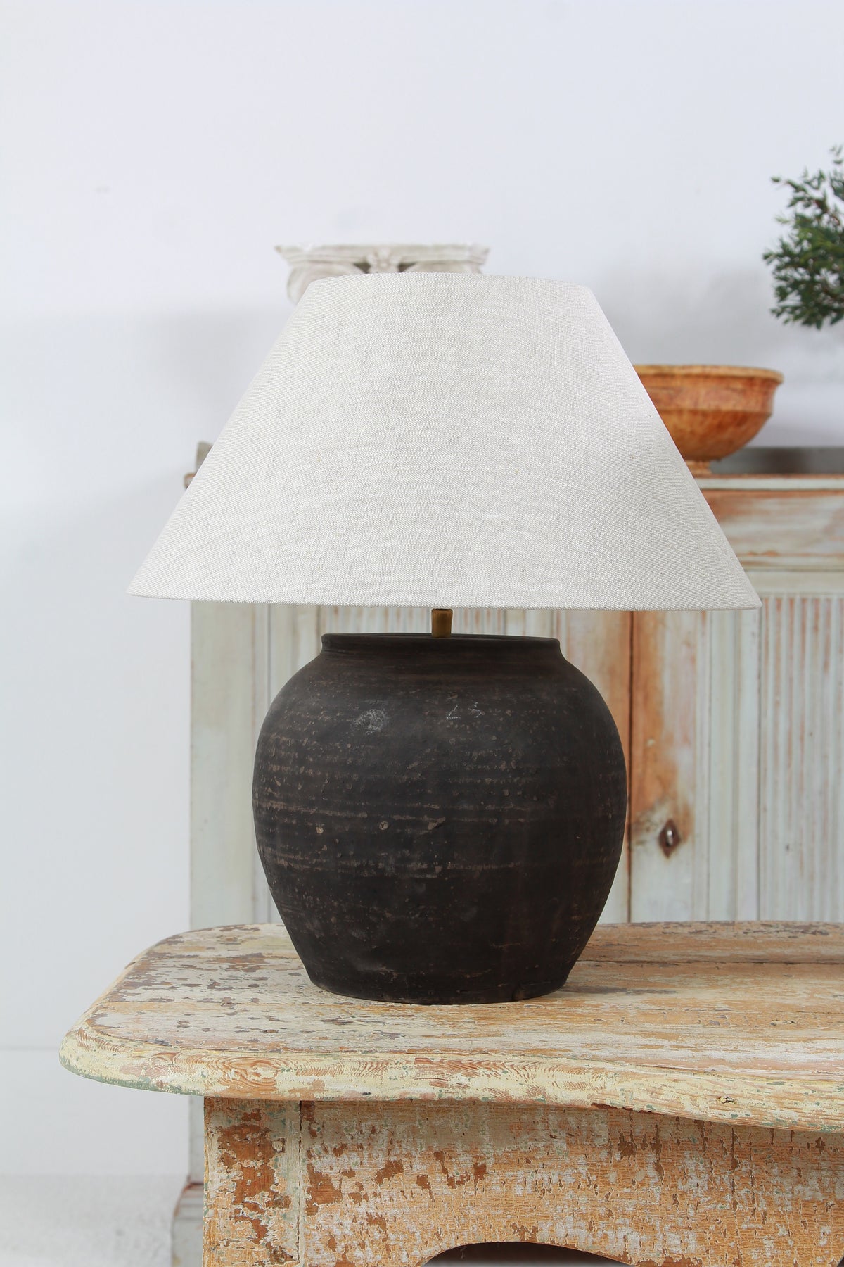 NEAR PAIR OF CHINESE BLACK POTTERY TABLE  LAMPS WITH NATURAL LINEN EMPIRE SHADES