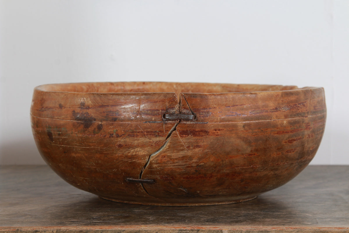 A VERY APPEALING SWEDISH BURR WOOD DAIRY BOWL