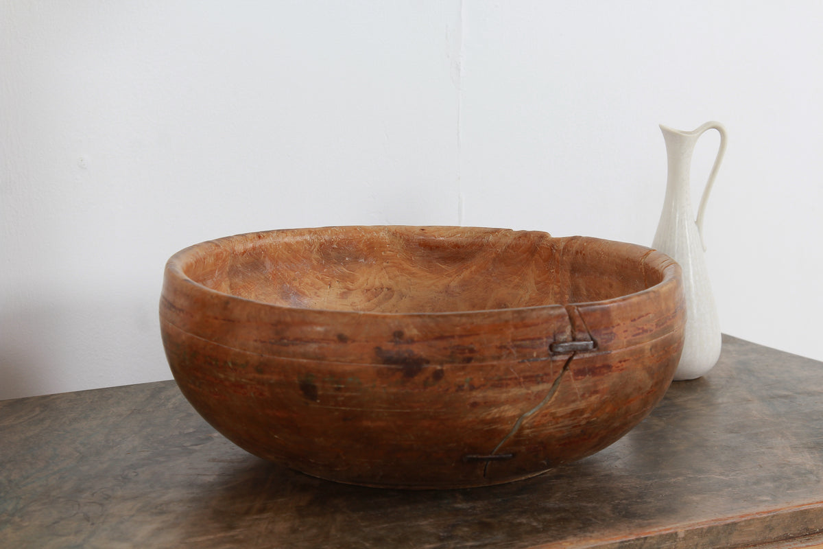 A VERY APPEALING SWEDISH BURR WOOD DAIRY BOWL