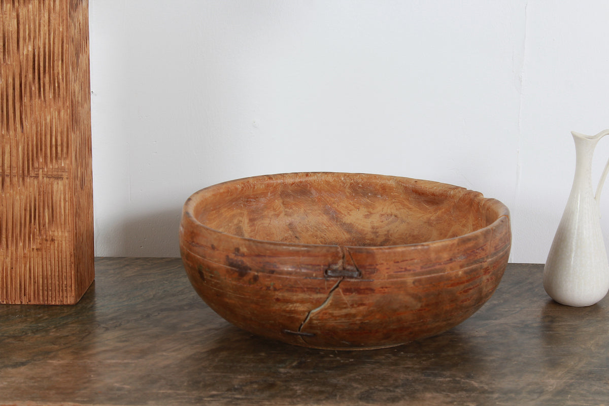 A VERY APPEALING SWEDISH BURR WOOD DAIRY BOWL