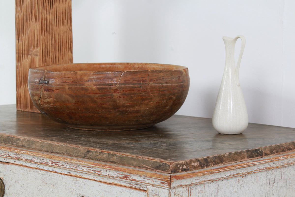 A VERY APPEALING SWEDISH BURR WOOD DAIRY BOWL