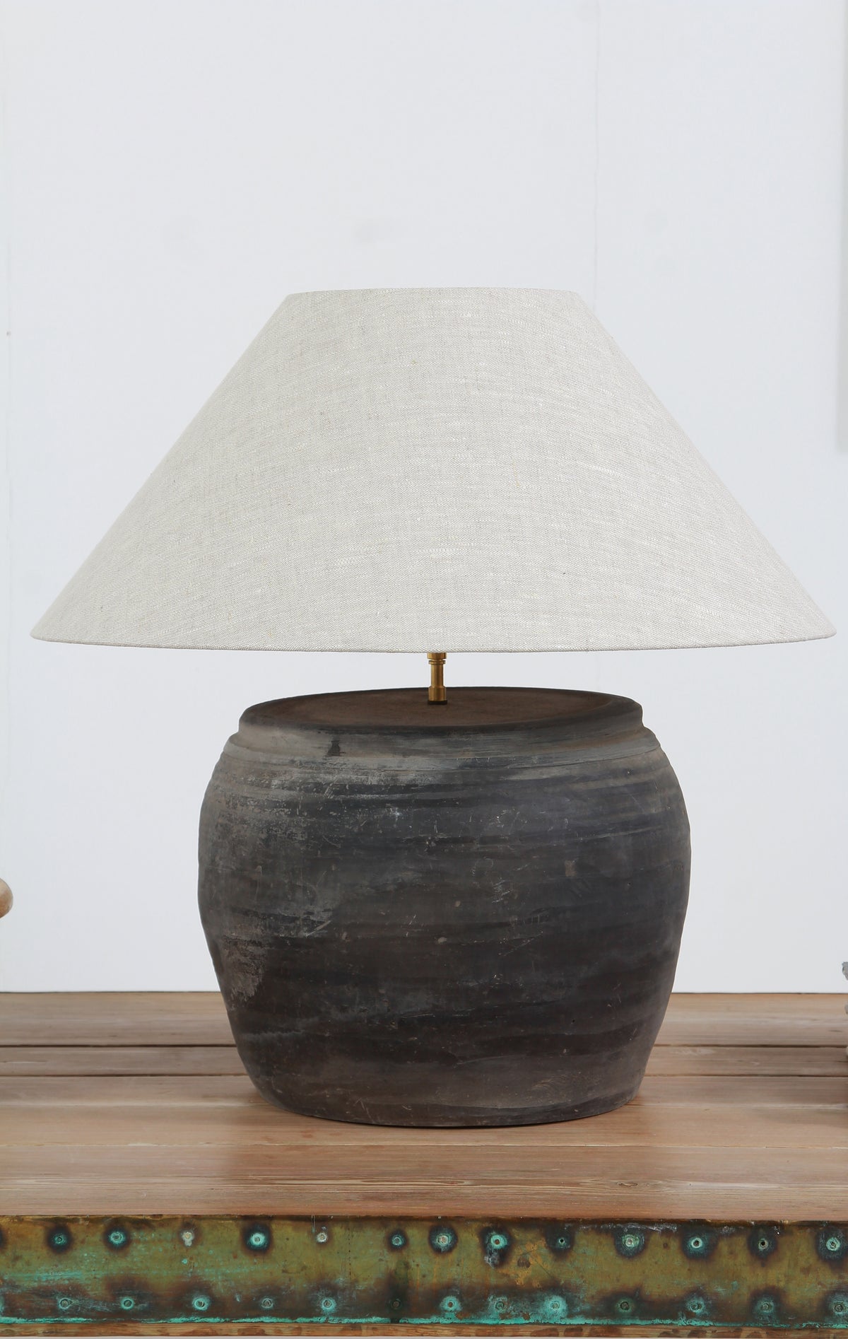 BLACK UNGLAZED TABLE LAMP WITH NATURAL LINEN EMPIRE SHADE