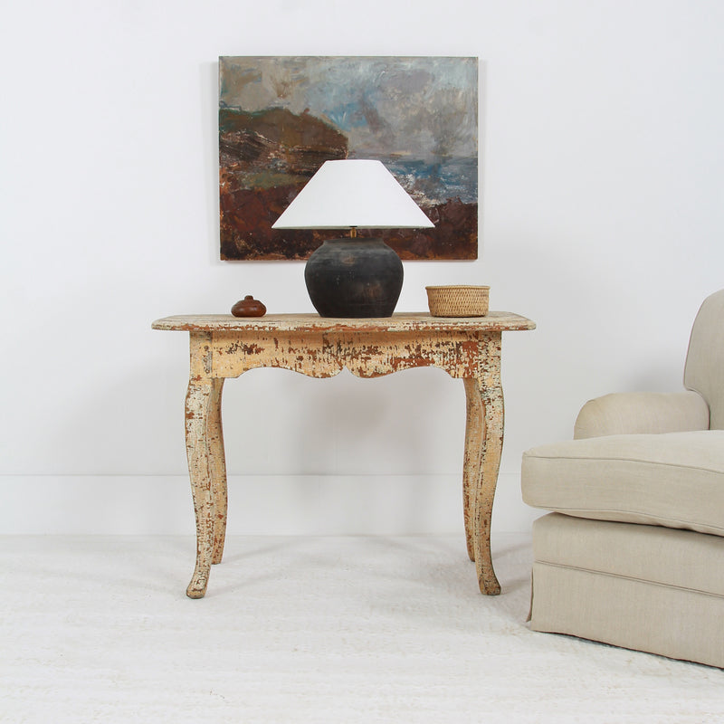 CHINESE BLACK UNGLAZED POTTERY TABLE LAMP WITH WHITE EMPIRE LINEN SHADE