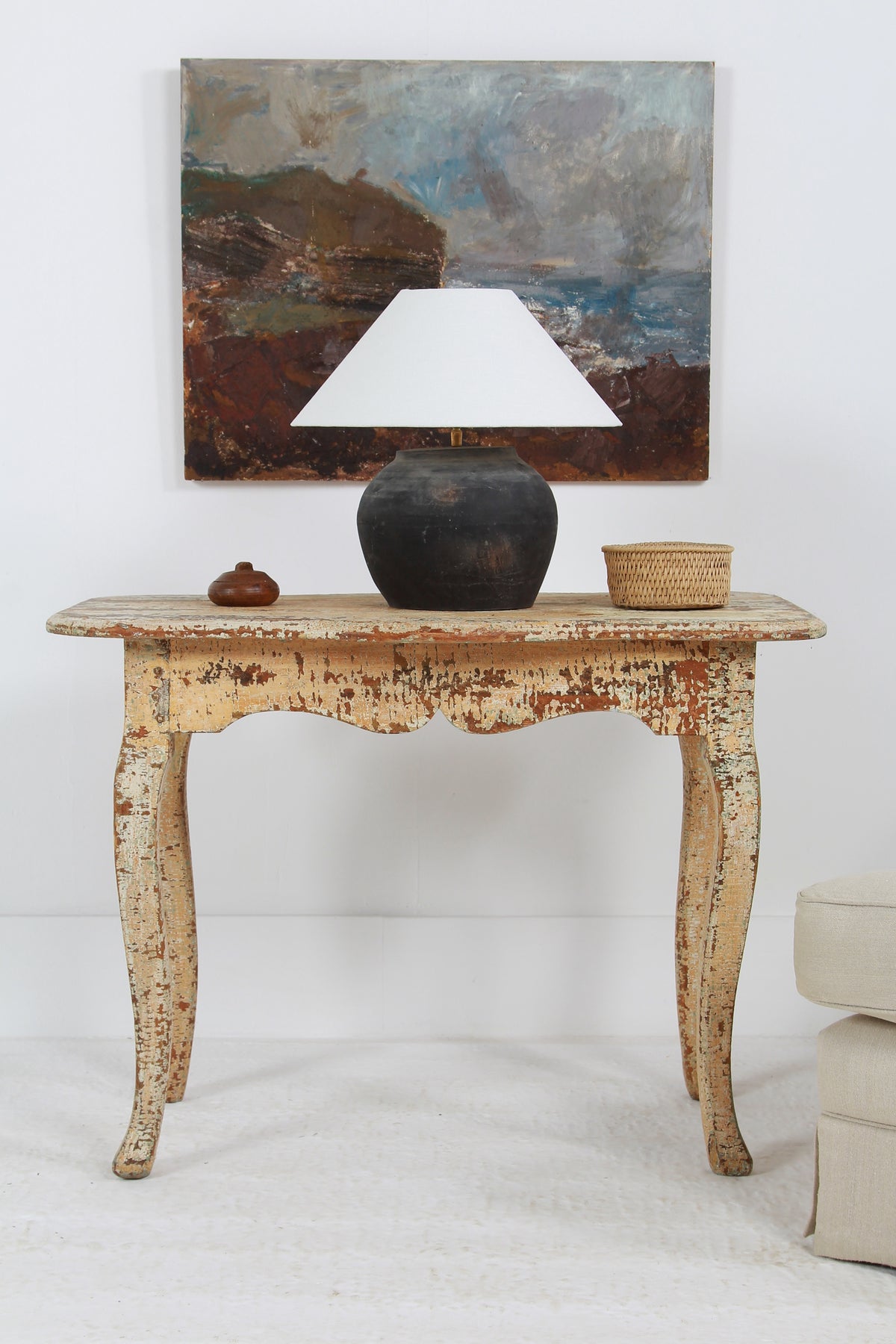 CHINESE BLACK UNGLAZED POTTERY TABLE LAMP WITH WHITE EMPIRE LINEN SHADE