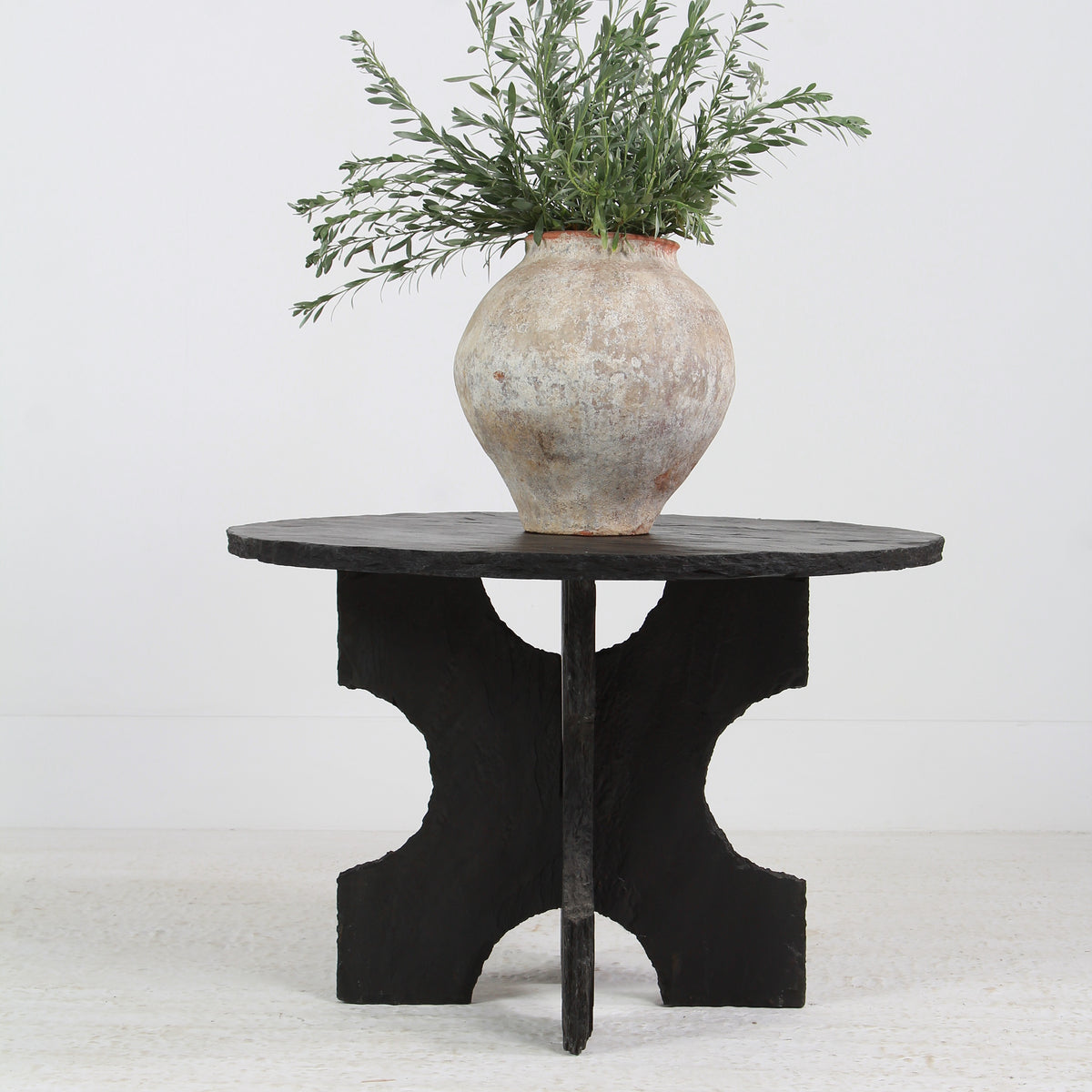 STYLISH BLACK RIVEN SLATE SCULPTURED PEDESTAL /CENTRE/LAMP /TABLE