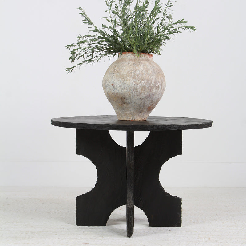 STYLISH BLACK RIVEN SLATE SCULPTURED PEDESTAL /CENTRE/LAMP /TABLE