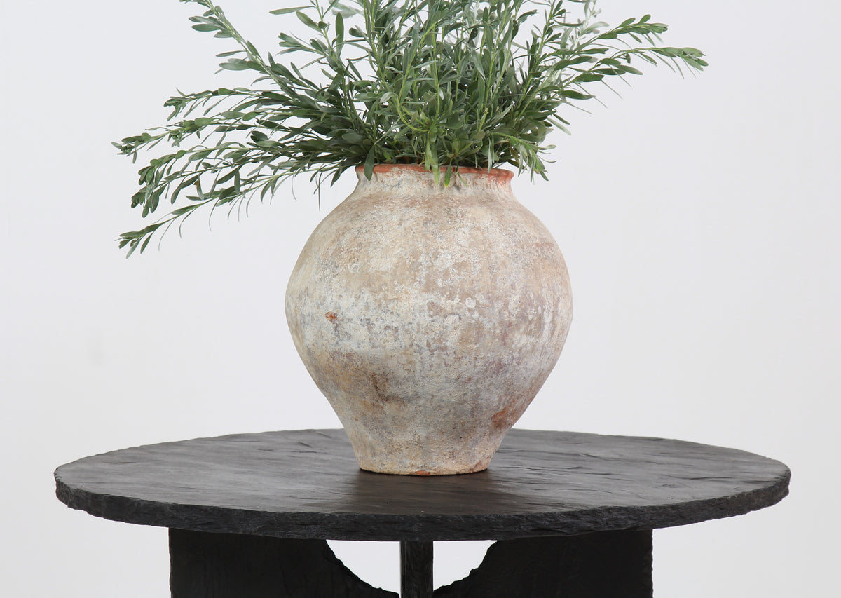 STYLISH BLACK RIVEN SLATE SCULPTURED PEDESTAL /CENTRE/LAMP /TABLE