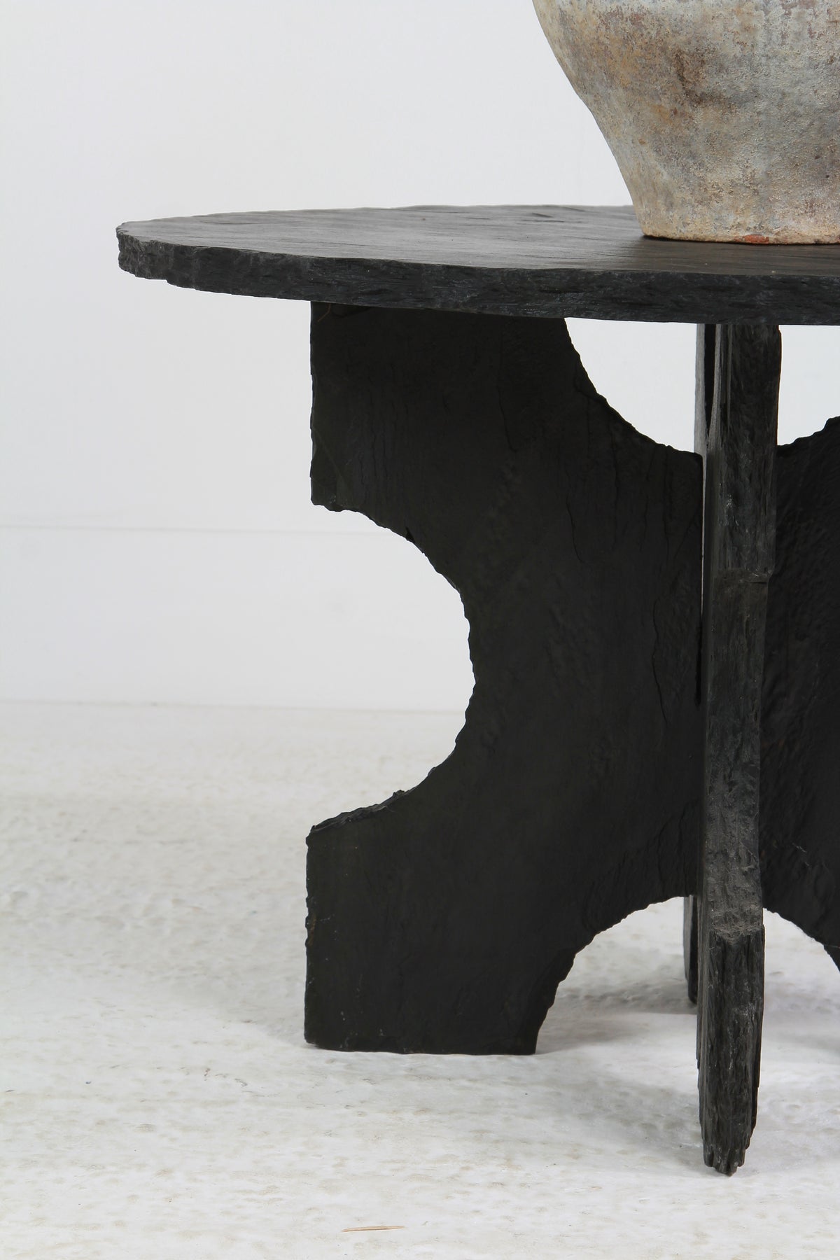 STYLISH BLACK RIVEN SLATE SCULPTURED PEDESTAL /CENTRE/LAMP /TABLE