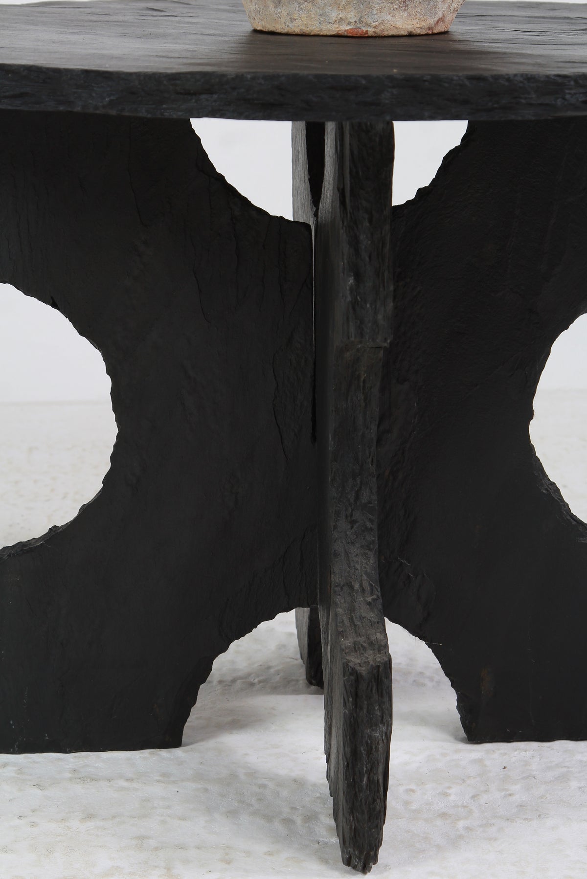 STYLISH BLACK RIVEN SLATE SCULPTURED PEDESTAL /CENTRE/LAMP /TABLE