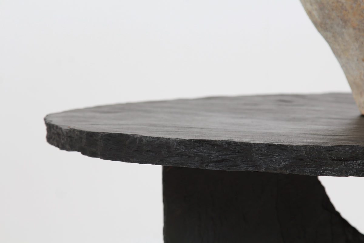 STYLISH BLACK RIVEN SLATE SCULPTURED PEDESTAL /CENTRE/LAMP /TABLE