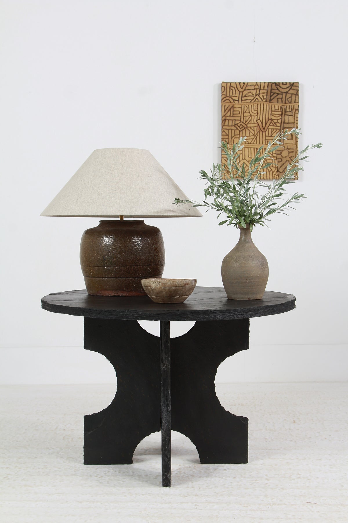 STYLISH BLACK RIVEN SLATE SCULPTURED PEDESTAL /CENTRE/LAMP /TABLE