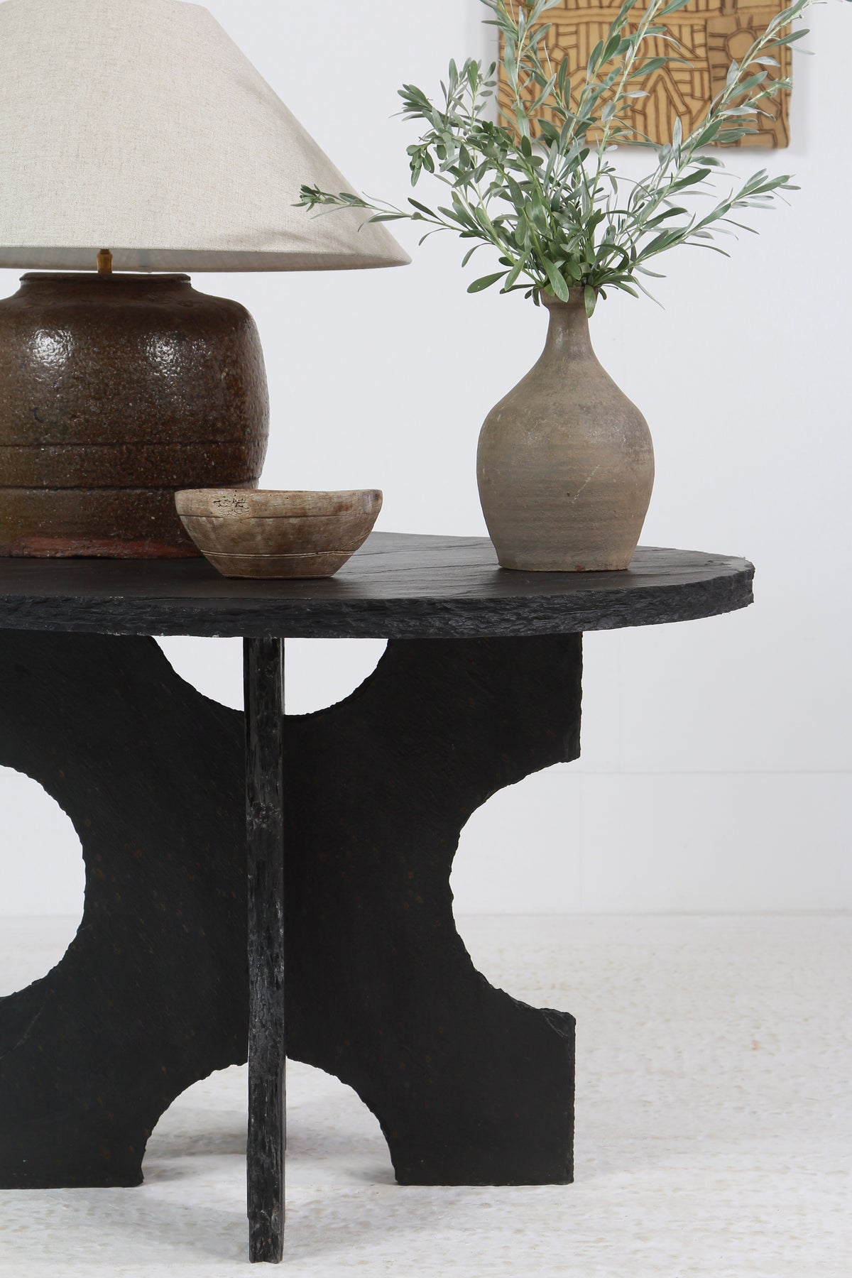 STYLISH BLACK RIVEN SLATE SCULPTURED PEDESTAL /CENTRE/LAMP /TABLE