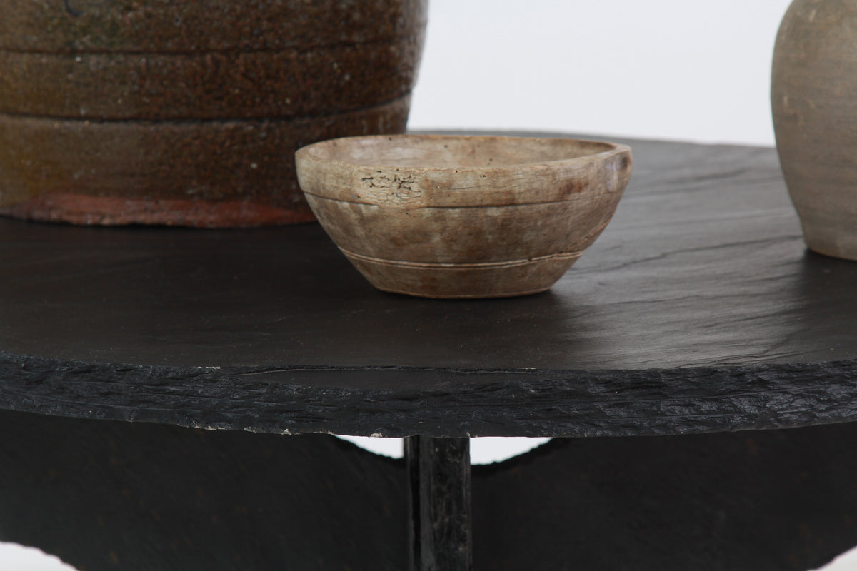 STYLISH BLACK RIVEN SLATE SCULPTURED PEDESTAL /CENTRE/LAMP /TABLE
