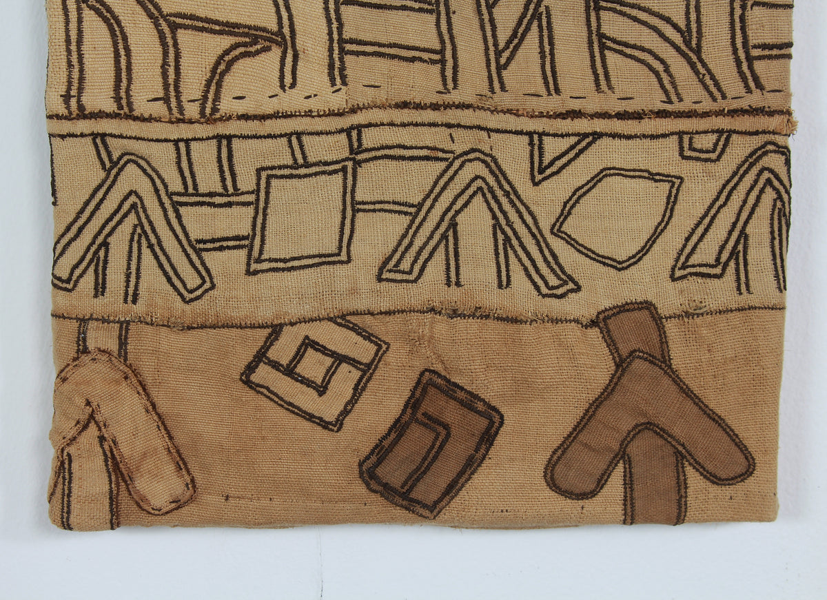 ABSTRACT HAND APPLIQUÉD MOUNTED RAFFIA SKIRT, KUBA TRIBE