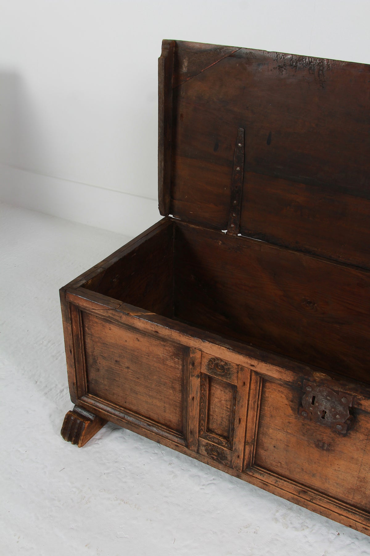 Spanish 18th Century Primitive Pine Coffer - Trunk