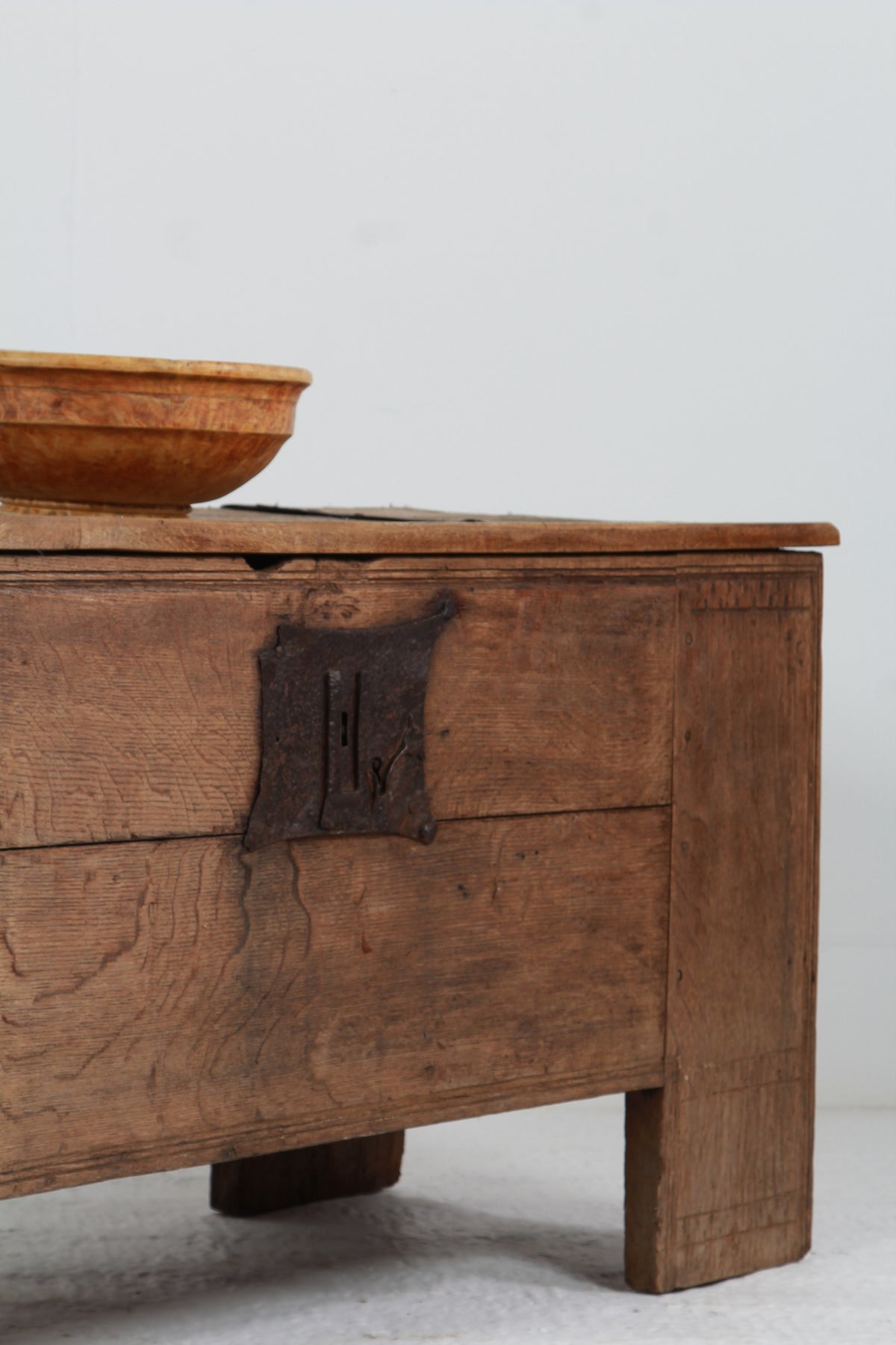 Impressive Italian 16th-century Rustic Oak Coffer/Trunk