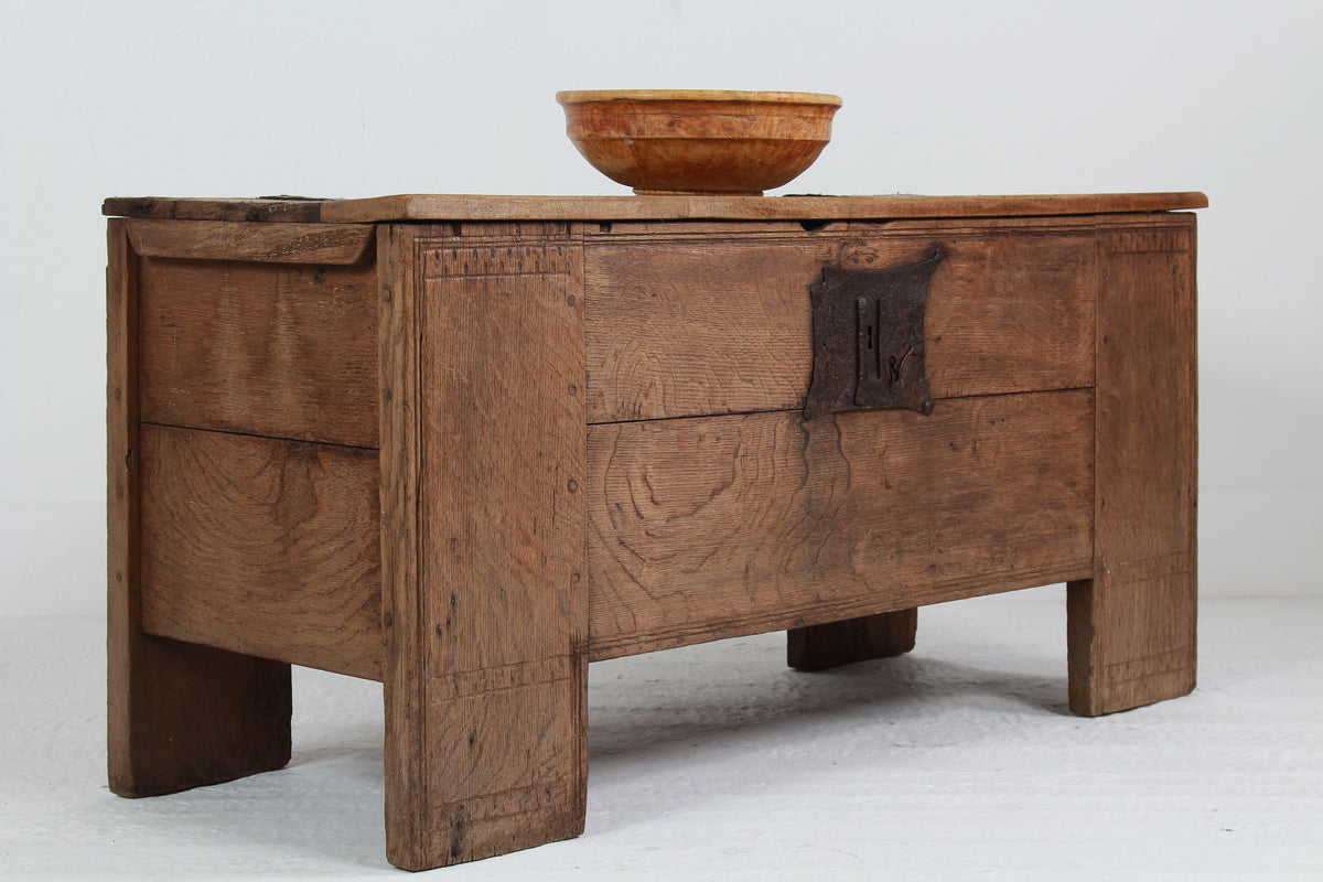 Impressive Italian 16th-century Rustic Oak Coffer/Trunk