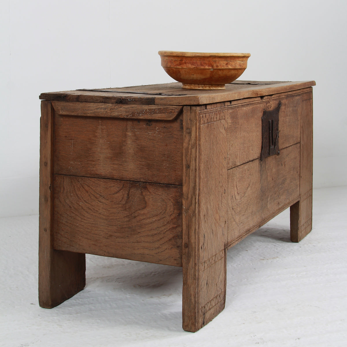 Impressive Italian 16th-century Rustic Oak Coffer/Trunk