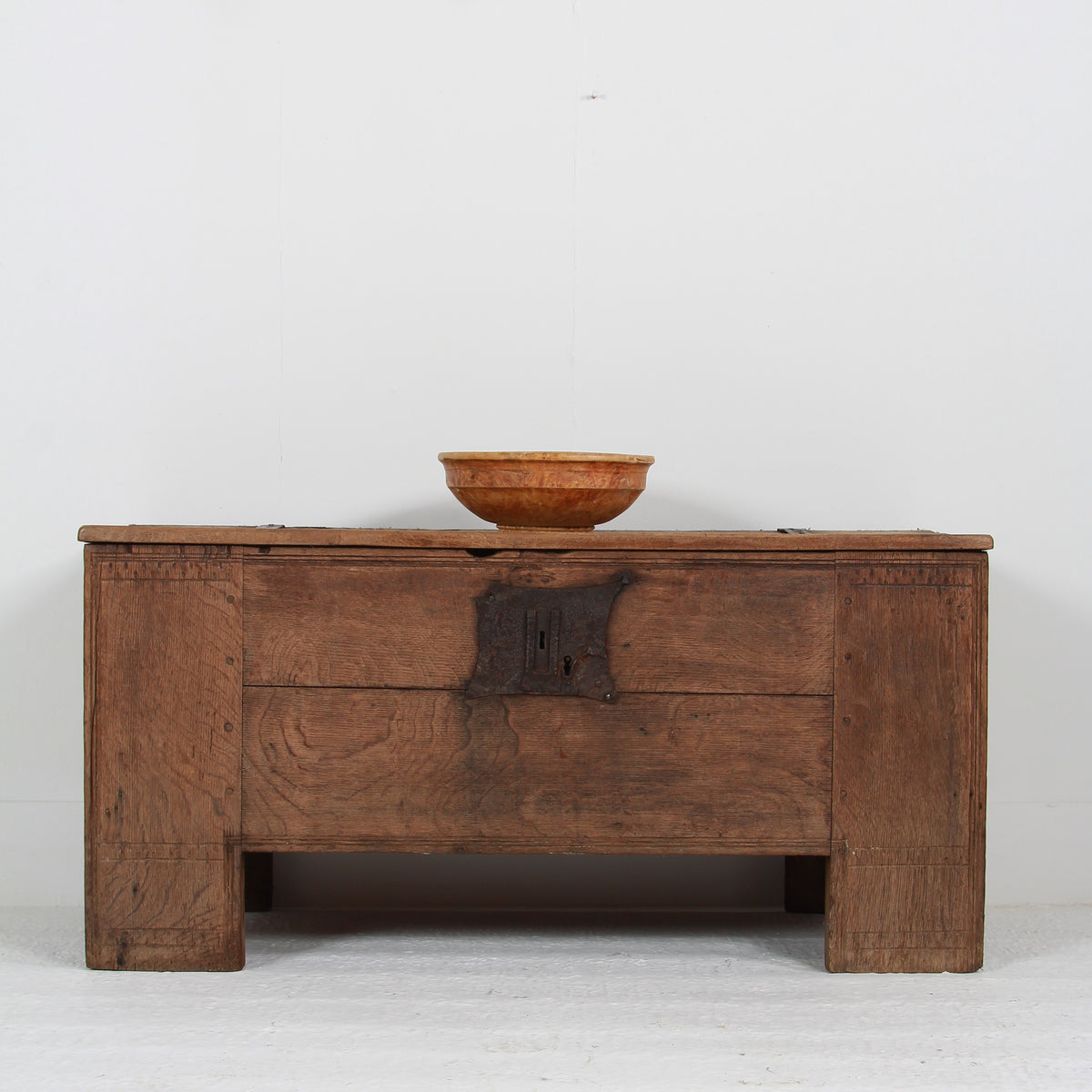 Impressive Italian 16th-century Rustic Oak Coffer/Trunk
