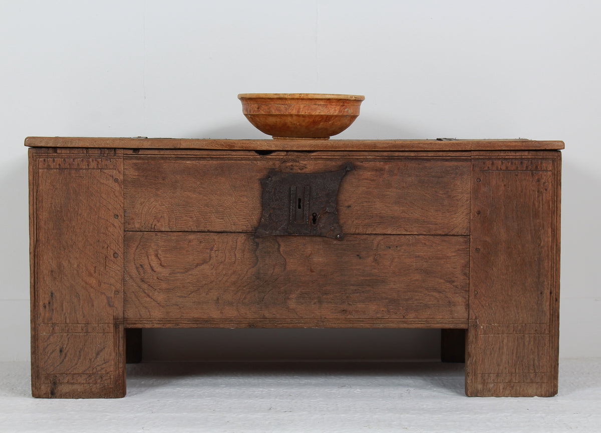 Impressive Italian 16th-century Rustic Oak Coffer/Trunk
