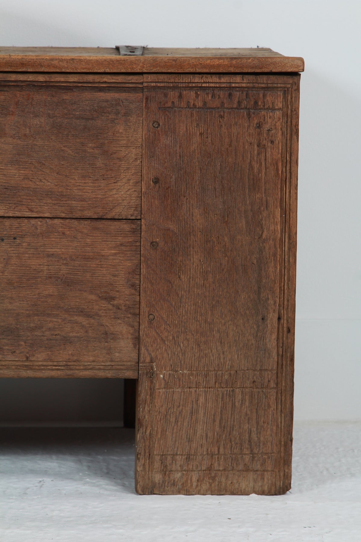 Impressive Italian 16th-century Rustic Oak Coffer/Trunk