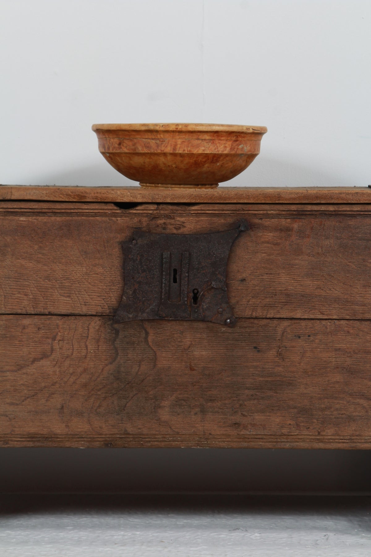Impressive Italian 16th-century Rustic Oak Coffer/Trunk