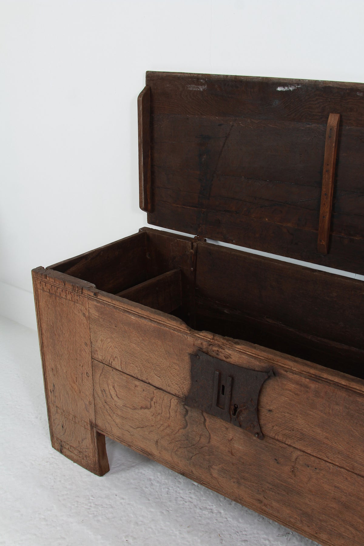 Impressive Italian 16th-century Rustic Oak Coffer/Trunk