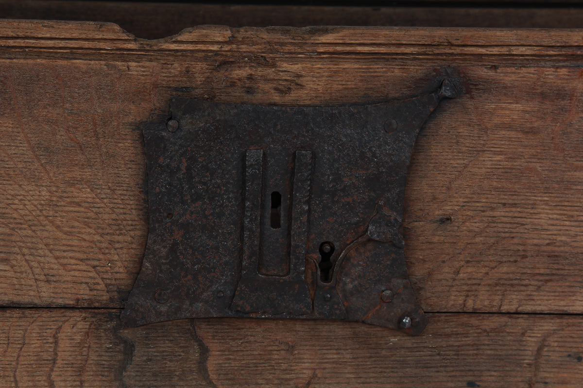 Impressive Italian 16th-century Rustic Oak Coffer/Trunk