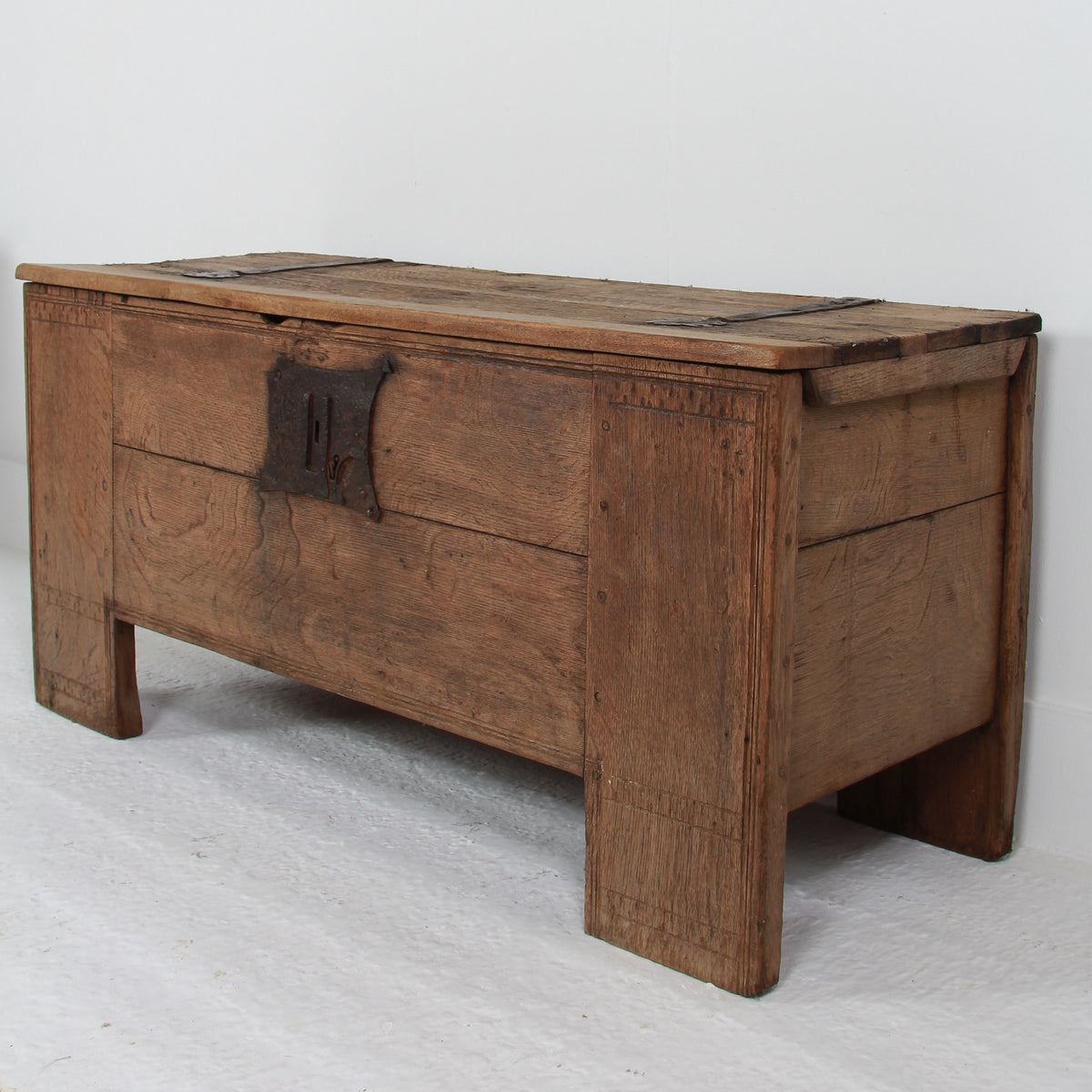 Impressive Italian 16th-century Rustic Oak Coffer/Trunk