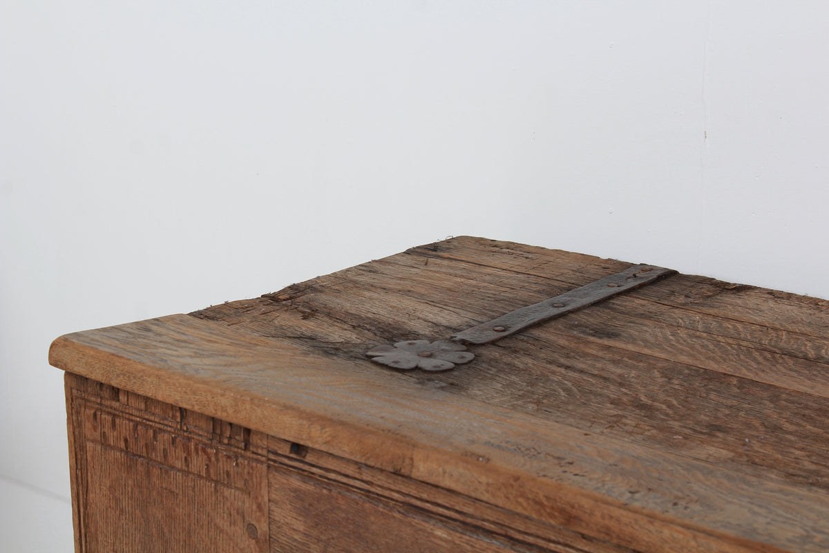 Impressive Italian 16th-century Rustic Oak Coffer/Trunk