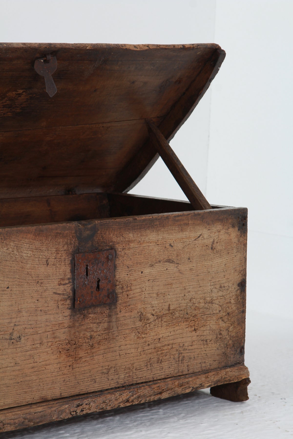 Primitive Spanish Early 18thC Time Worn Pine Trunk