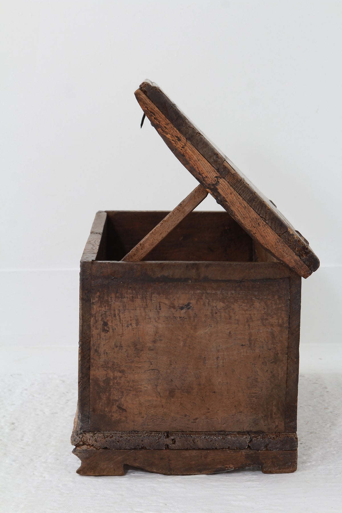 Primitive Spanish Early 18thC Time Worn Pine Trunk