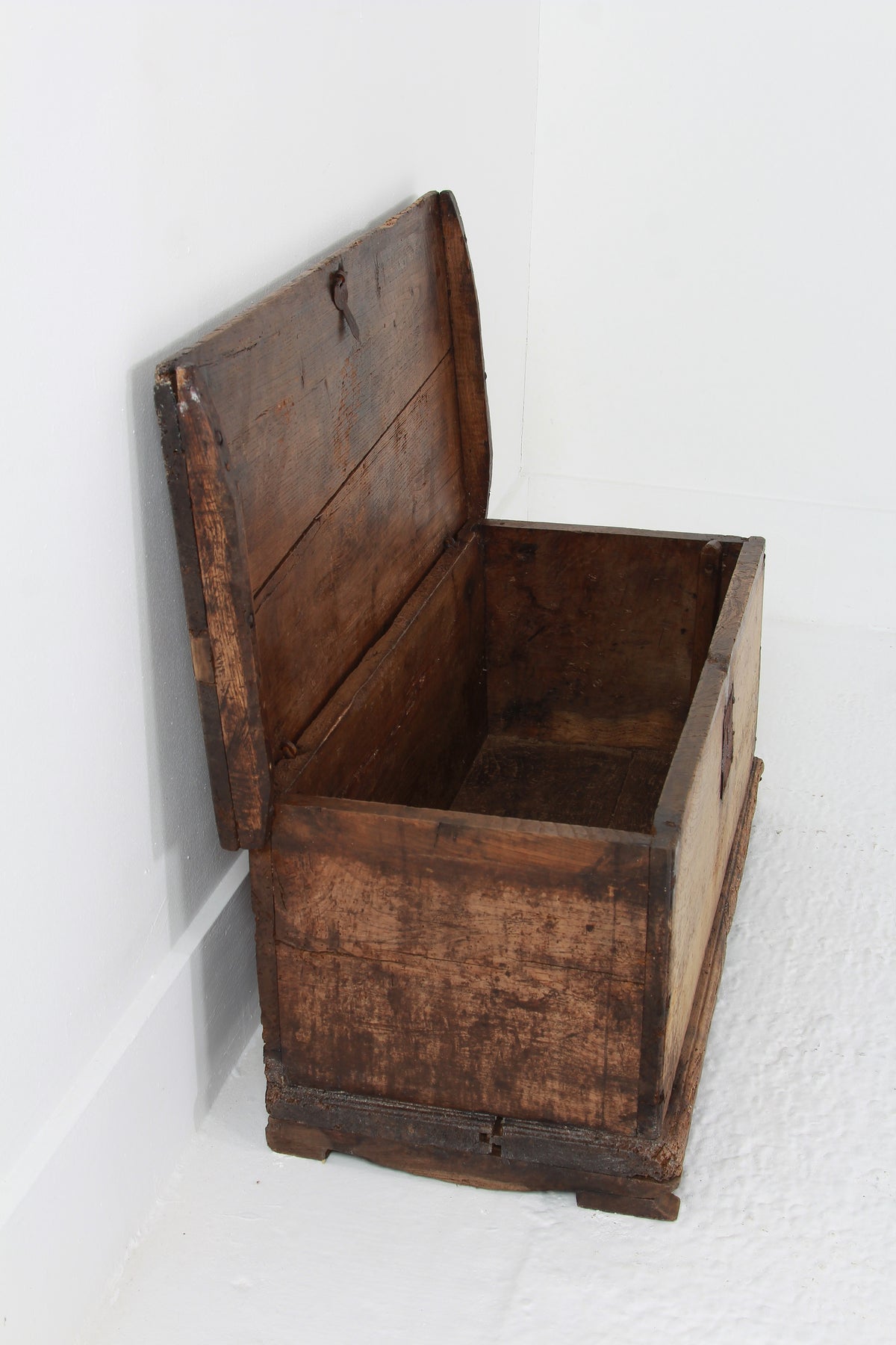 Primitive Spanish Early 18thC Time Worn Pine Trunk