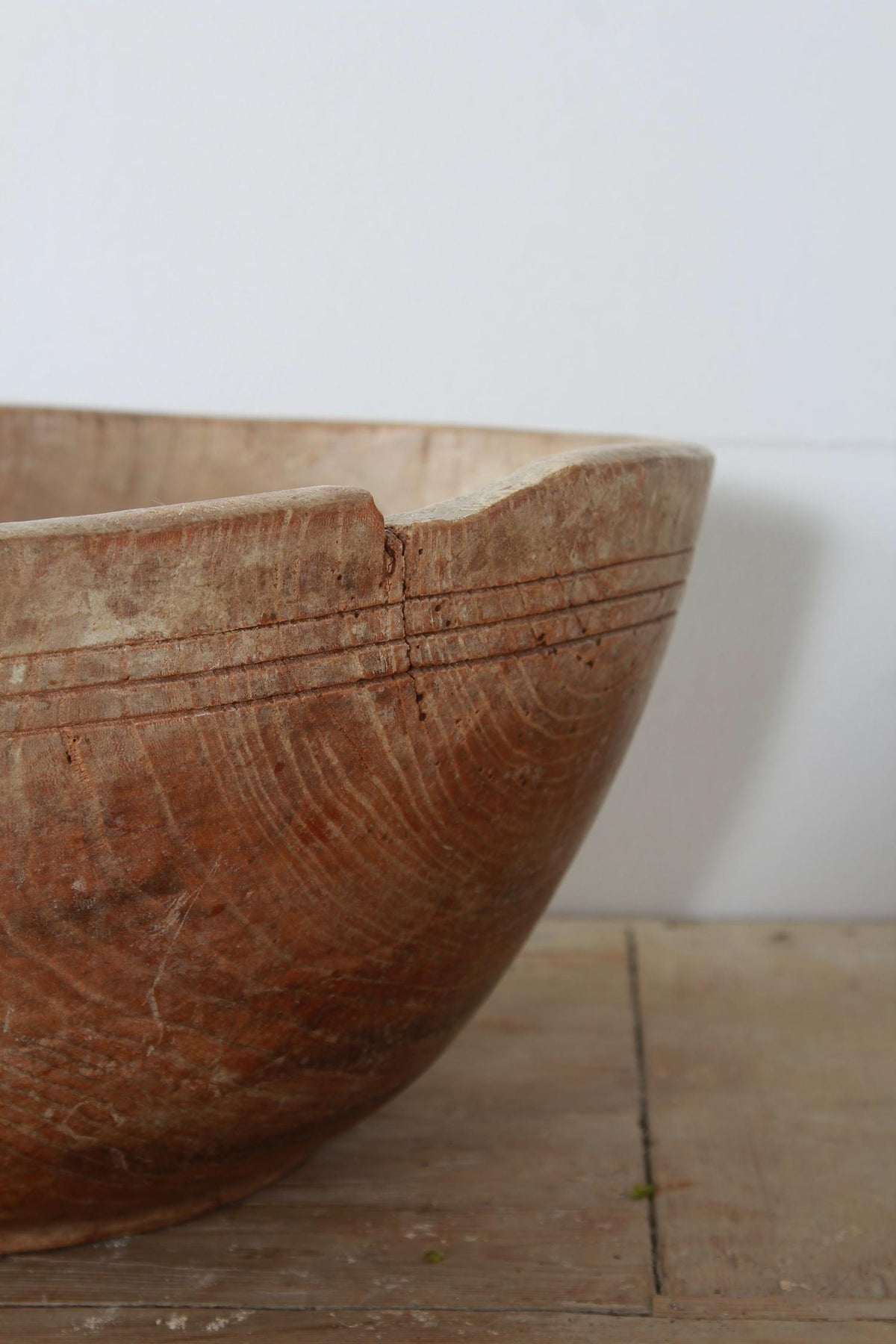 Large Carved English 19thC Decorative Sycamore Bowl